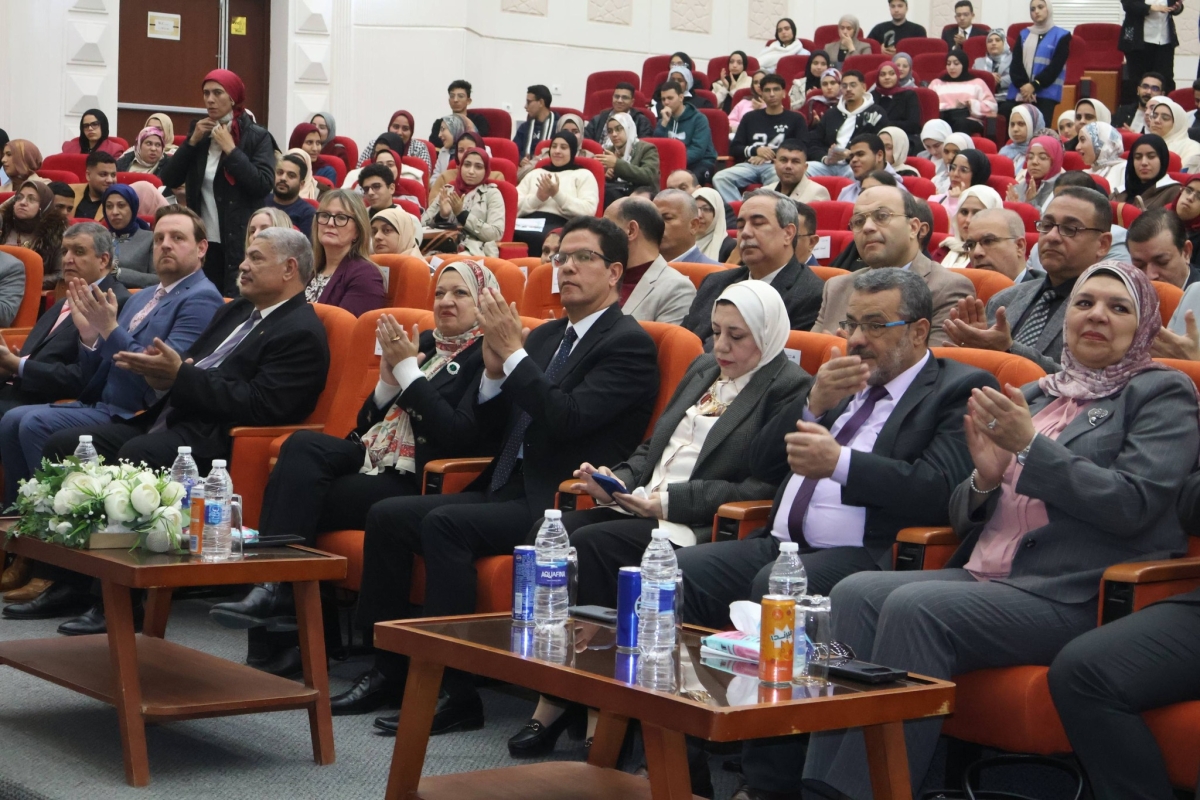 تحت رعاية معالى الاستاذ الدكتور ناصر الجيزاوى رئيس جامعة بنها  معالى الاستاذ الدكتور جيهان عبد الهادى نائب رئيس الجامعة لشئون الدراسات العليا  البحوث  الاستاذ الدكتور صحر عبد الرحمن مدير مركز الجامعى للتطوير المهنى تمت مشاركة فعالة ومشرفة من طلاب و ا