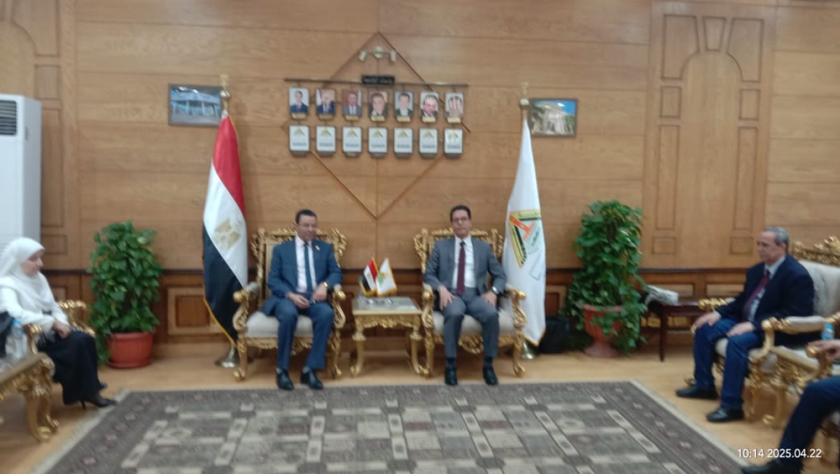 لمتابعة وتقييم المعمل المركزى بكلية العلوم :  رئيس جامعة بنها يستقبل لجنة من اكاديمية البحث العلمى